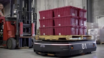 Ultimation-Warehouse-Robots-2